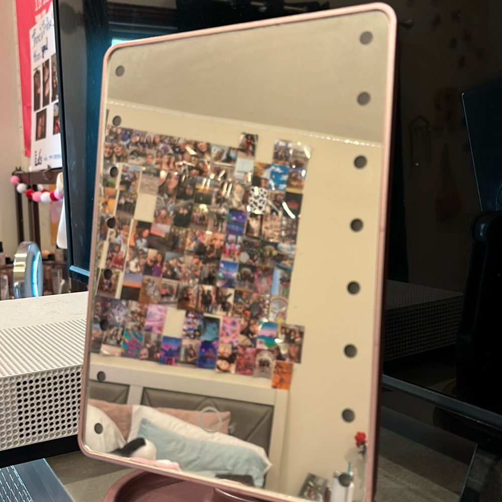 Light up vanity mirror